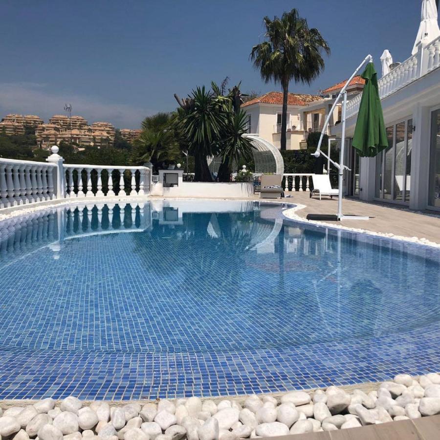 R02 Luxury Apartment In Villa With Pool And Garden 마르베야 외부 사진
